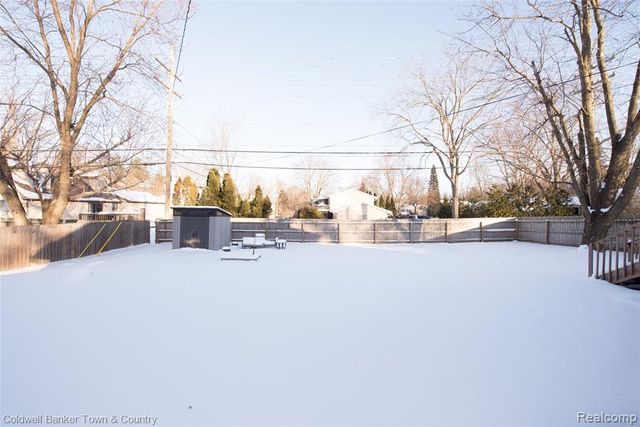 4383 Green Lake Road, West Bloomfield, MI 48323