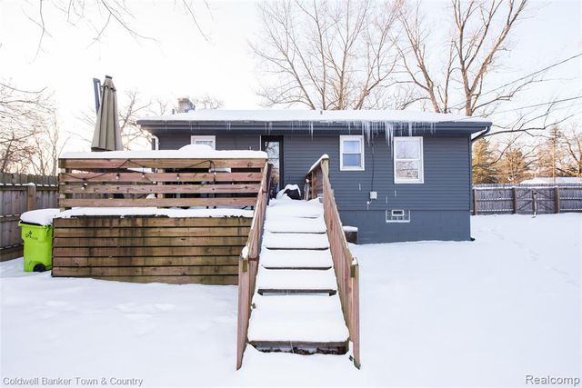 4383 Green Lake Road, West Bloomfield, MI 48323