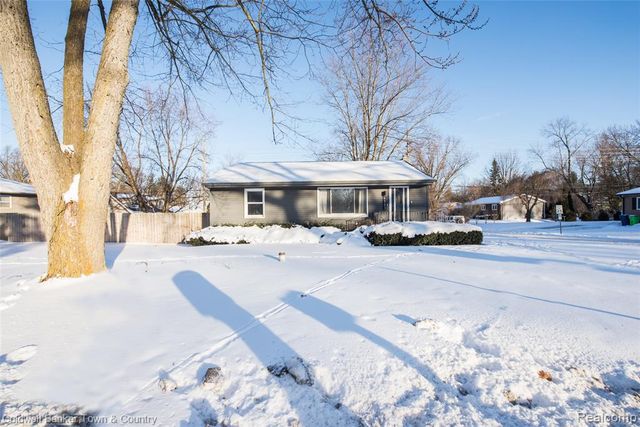 4383 Green Lake Road, West Bloomfield, MI 48323