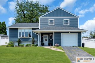 25 Fanwood Drive, Sayreville, NJ 08872