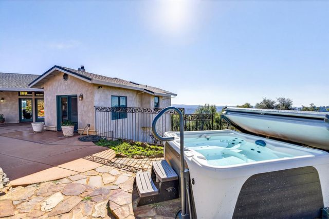 19165 Leopard Ct, Grass Valley, CA 95949