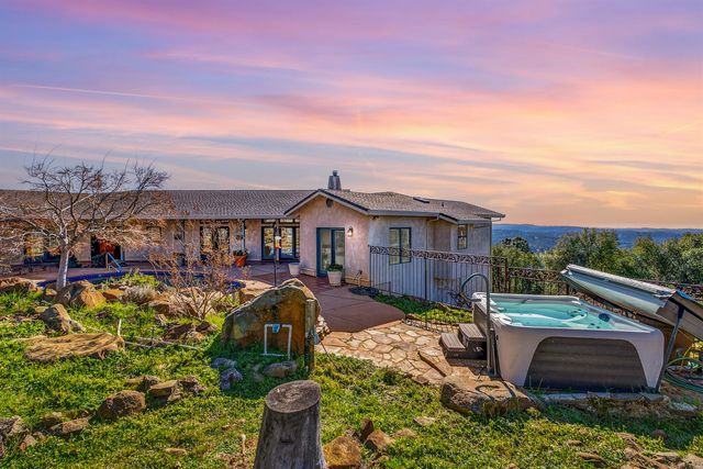 19165 Leopard Ct, Grass Valley, CA 95949