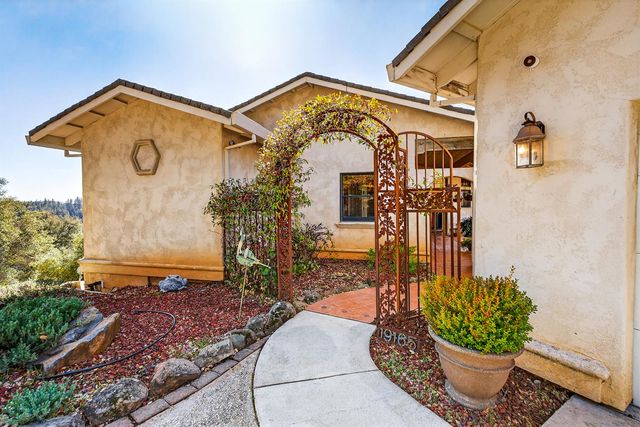 19165 Leopard Ct, Grass Valley, CA 95949