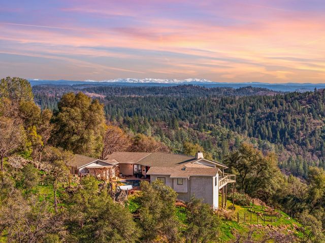 19165 Leopard Ct, Grass Valley, CA 95949