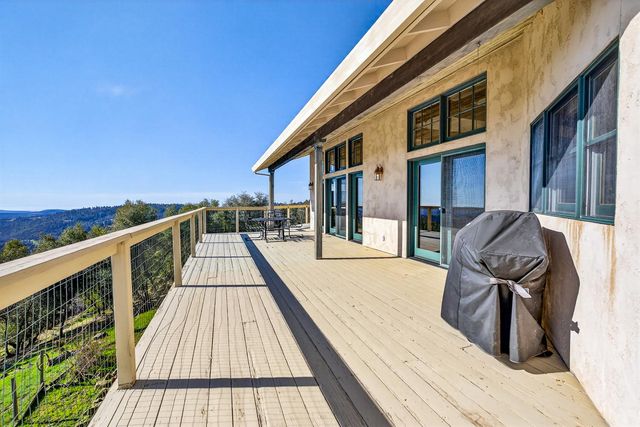 19165 Leopard Ct, Grass Valley, CA 95949