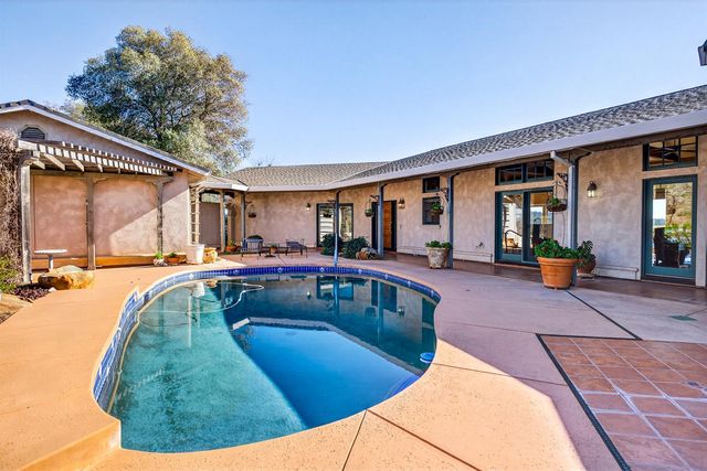 19165 Leopard Ct, Grass Valley, CA 95949