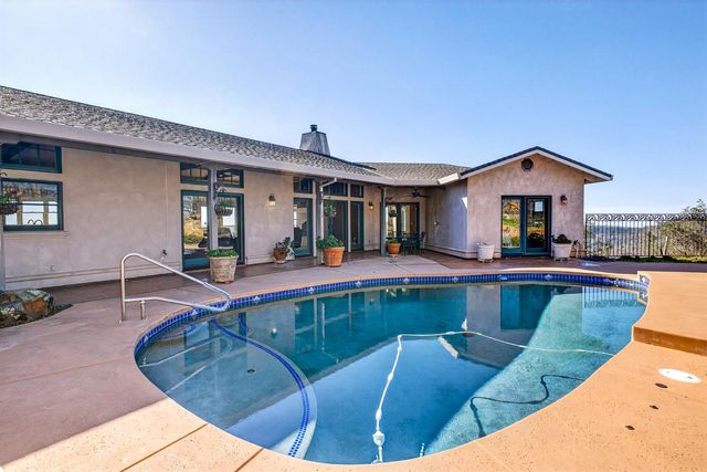 19165 Leopard Ct, Grass Valley, CA 95949