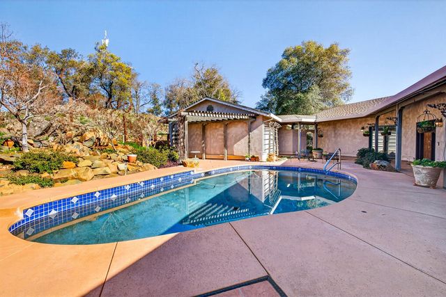 19165 Leopard Ct, Grass Valley, CA 95949