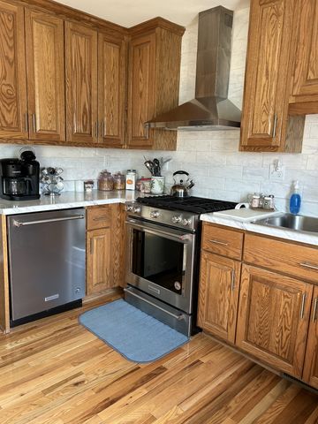 990 E Piney Rd, Dickson, TN 37055