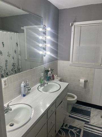 990 E Piney Rd, Dickson, TN 37055