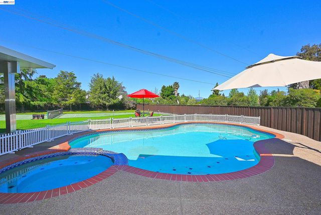 1498 Columbine Way, Livermore, CA 94551