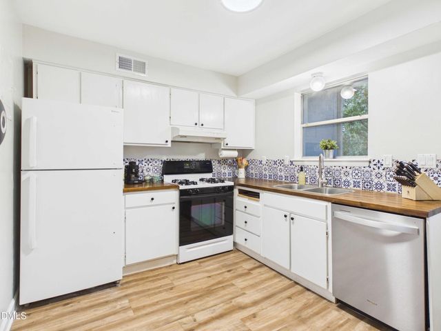 108 Ephesus Church Road 414, Chapel Hill, NC 27517
