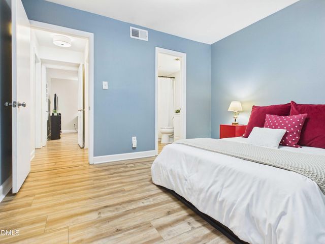 108 Ephesus Church Road 414, Chapel Hill, NC 27517