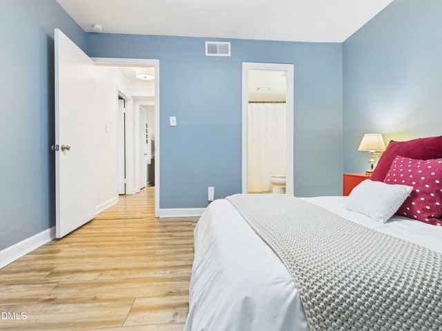 108 Ephesus Church Road 414, Chapel Hill, NC 27517