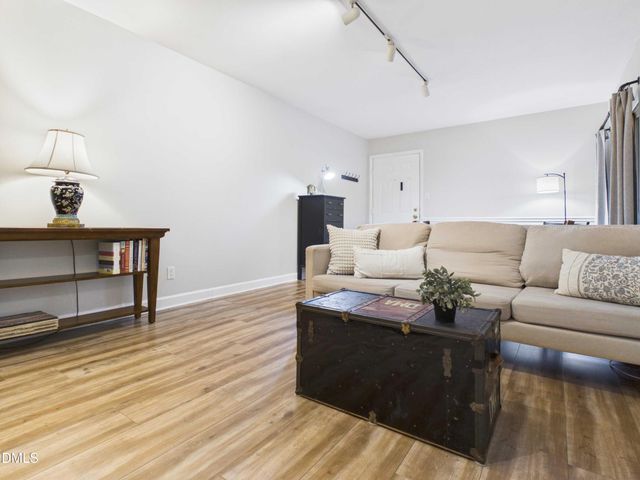 108 Ephesus Church Road 414, Chapel Hill, NC 27517
