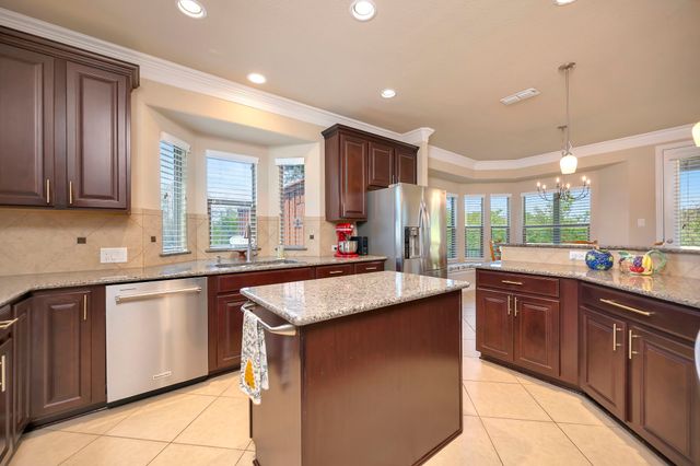 1133 Bentley Drive, Roanoke, TX 76262