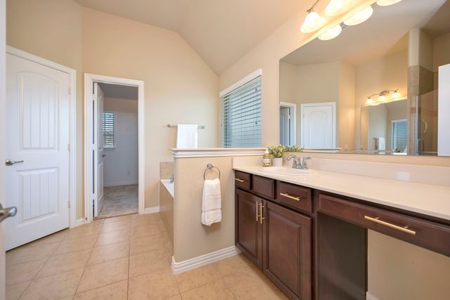 1133 Bentley Drive, Roanoke, TX 76262