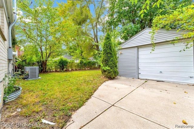 9715 WOODBINE, Redford, MI 48239