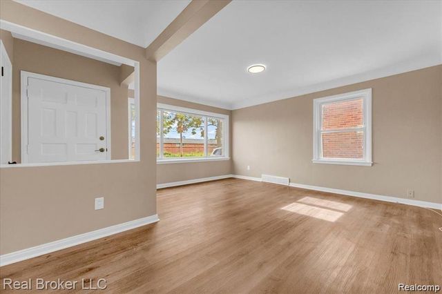 9715 WOODBINE, Redford, MI 48239