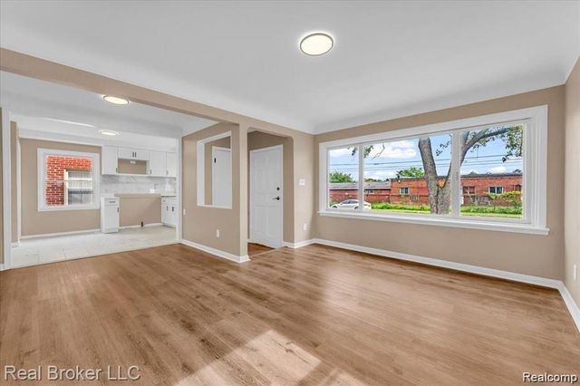 9715 WOODBINE, Redford, MI 48239