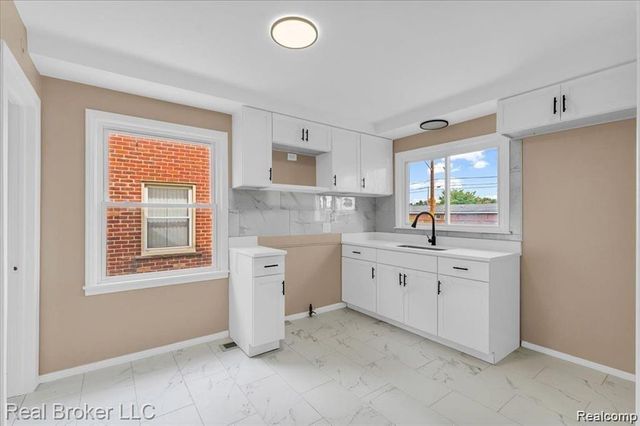 9715 WOODBINE, Redford, MI 48239