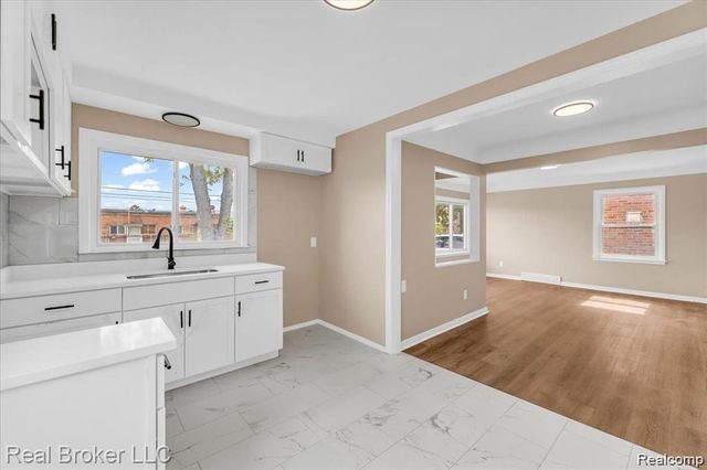 9715 WOODBINE, Redford, MI 48239