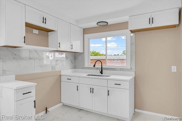 9715 WOODBINE, Redford, MI 48239