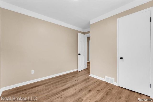 9715 WOODBINE, Redford, MI 48239