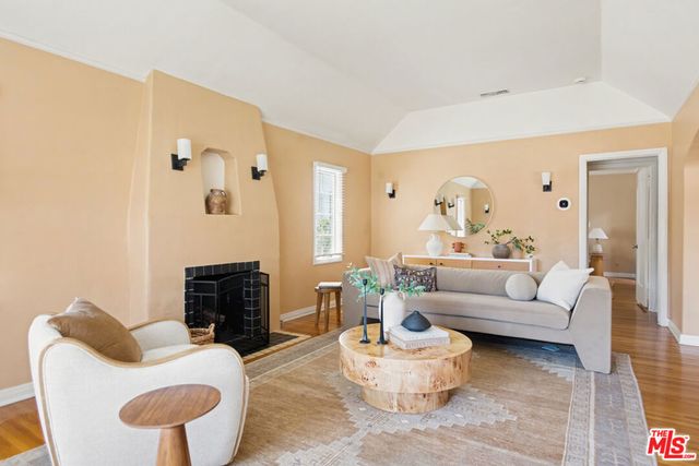 2265 E Moutain Street, Pasadena, CA 91104