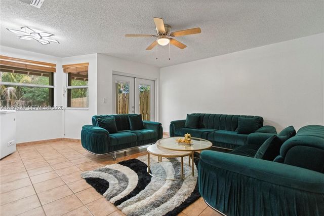 1051 SW 95th Terrace, Pembroke Pines, FL 33025