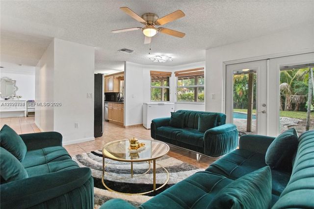 1051 SW 95th Terrace, Pembroke Pines, FL 33025