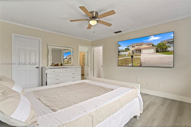 1051 SW 95th Terrace, Pembroke Pines, FL 33025