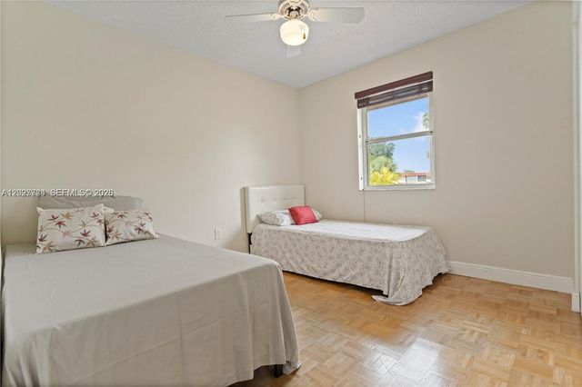 1051 SW 95th Terrace, Pembroke Pines, FL 33025