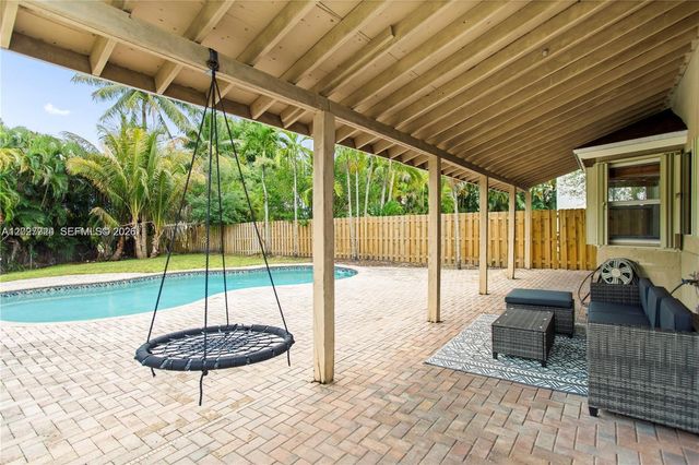 1051 SW 95th Terrace, Pembroke Pines, FL 33025