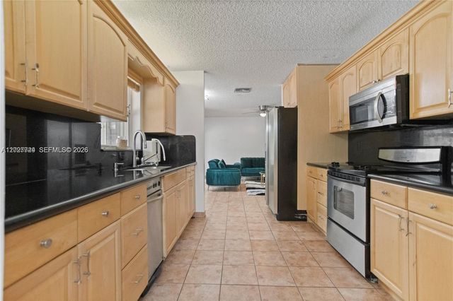 1051 SW 95th Terrace, Pembroke Pines, FL 33025