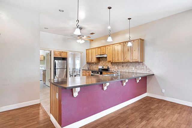 220 N College Avenue, Fresno, CA 93701