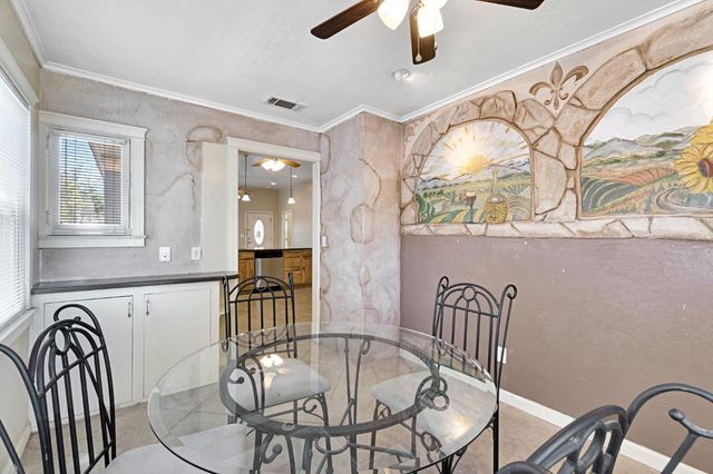 220 N College Avenue, Fresno, CA 93701