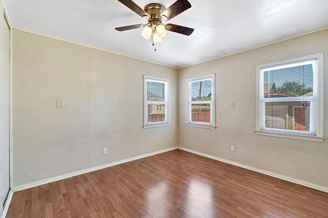220 N College Avenue, Fresno, CA 93701