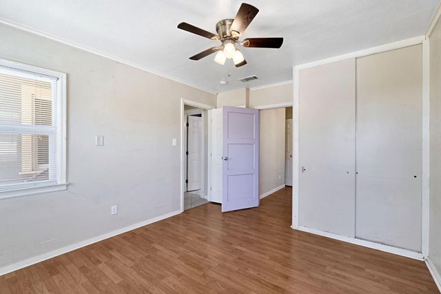 220 N College Avenue, Fresno, CA 93701