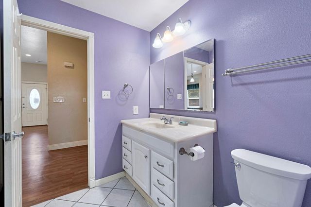 220 N College Avenue, Fresno, CA 93701