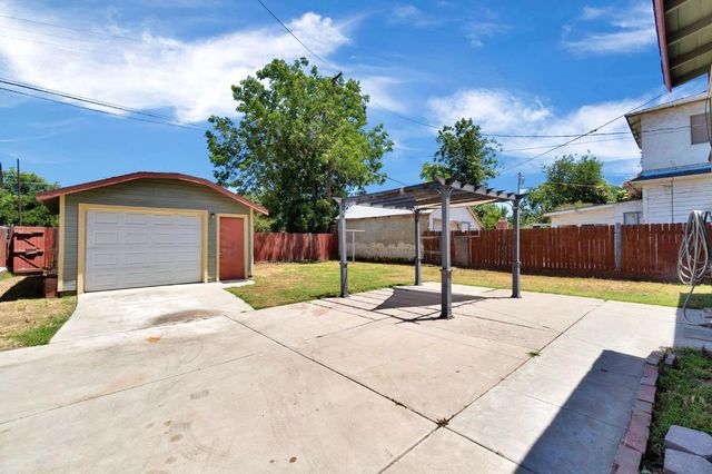 220 N College Avenue, Fresno, CA 93701