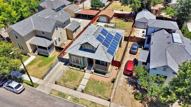 220 N College Avenue, Fresno, CA 93701