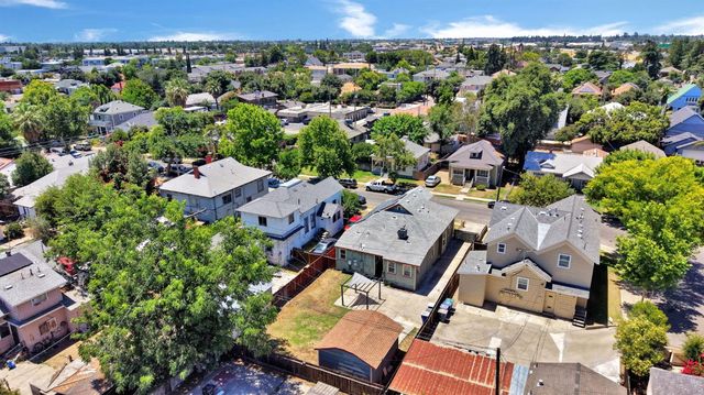 220 N College Avenue, Fresno, CA 93701
