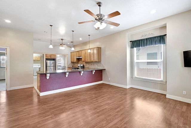 220 N College Avenue, Fresno, CA 93701