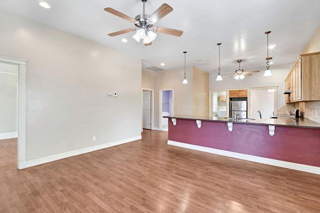 220 N College Avenue, Fresno, CA 93701