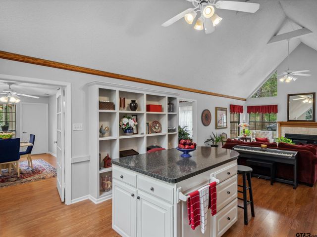 299 Lamplight Path, Holly Lake Ranch, TX 75765