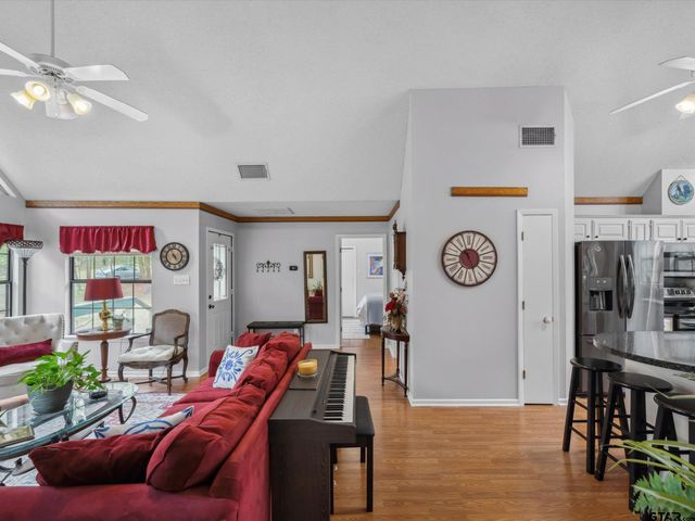 299 Lamplight Path, Holly Lake Ranch, TX 75765