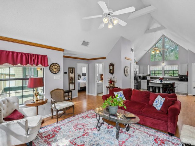 299 Lamplight Path, Holly Lake Ranch, TX 75765