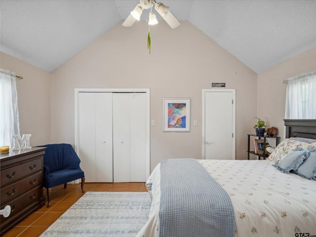 299 Lamplight Path, Holly Lake Ranch, TX 75765