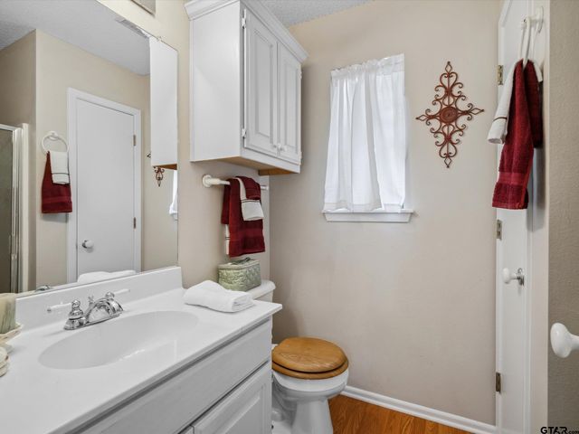 299 Lamplight Path, Holly Lake Ranch, TX 75765